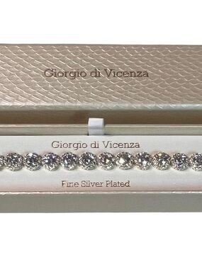 Clear Crystal Tennis Bracelet in Silver
New. Original
Silver Plated
Box